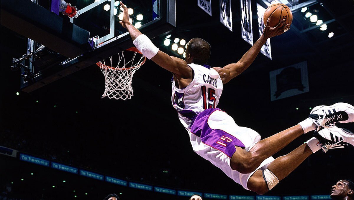 ببینید | پایان تلخ یک اسلم‌دانک؛ حلقۀ بسکتبال باعث مصدومیت یک بازیکن شد!