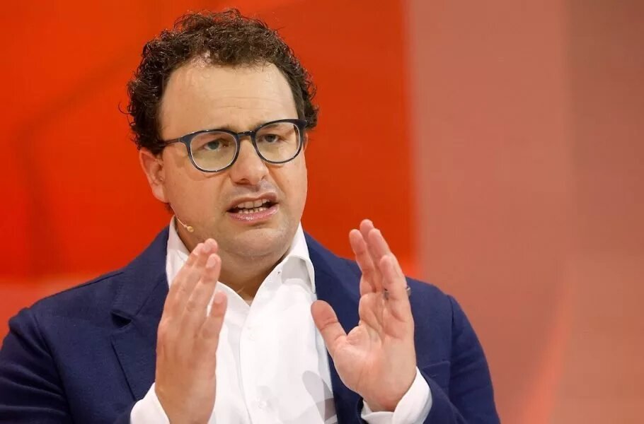 مدیرعامل آنتروپیک: هوش مصنوعی میتواند ۶ تا ۱۲ ماه دیگر جایگزین برنامهنویسان شود مدیرعامل آنتروپیک: هوش مصنوعی میتواند ۶ تا ۱۲ ماه دیگر جایگزین برنامهنویسان شود